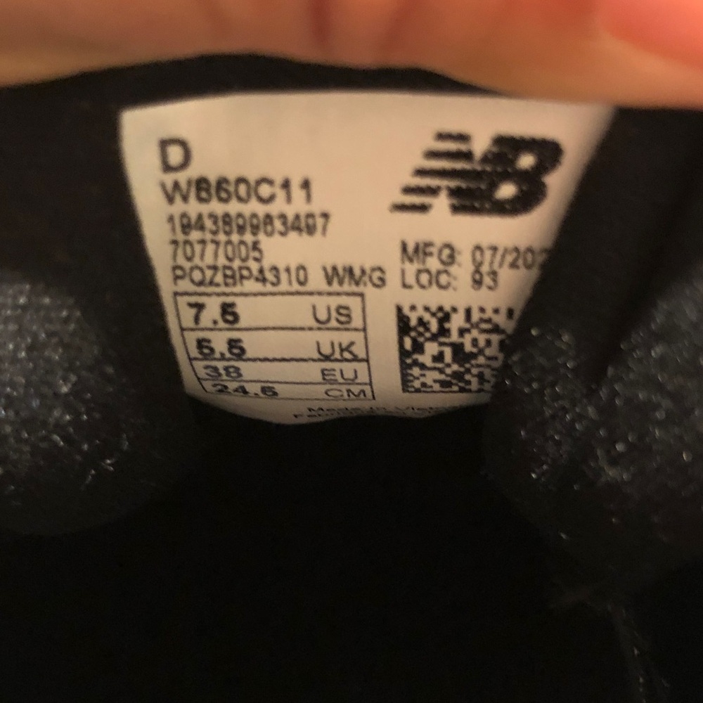 New Balance Women’s Black Athletic Shoes - Picture 4 of 12